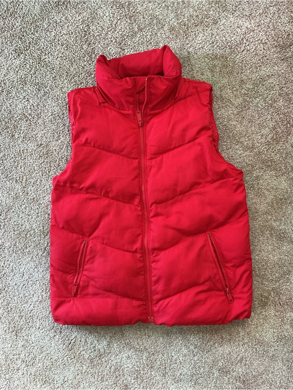 GAP women’s Red Puffer Vest size medium
